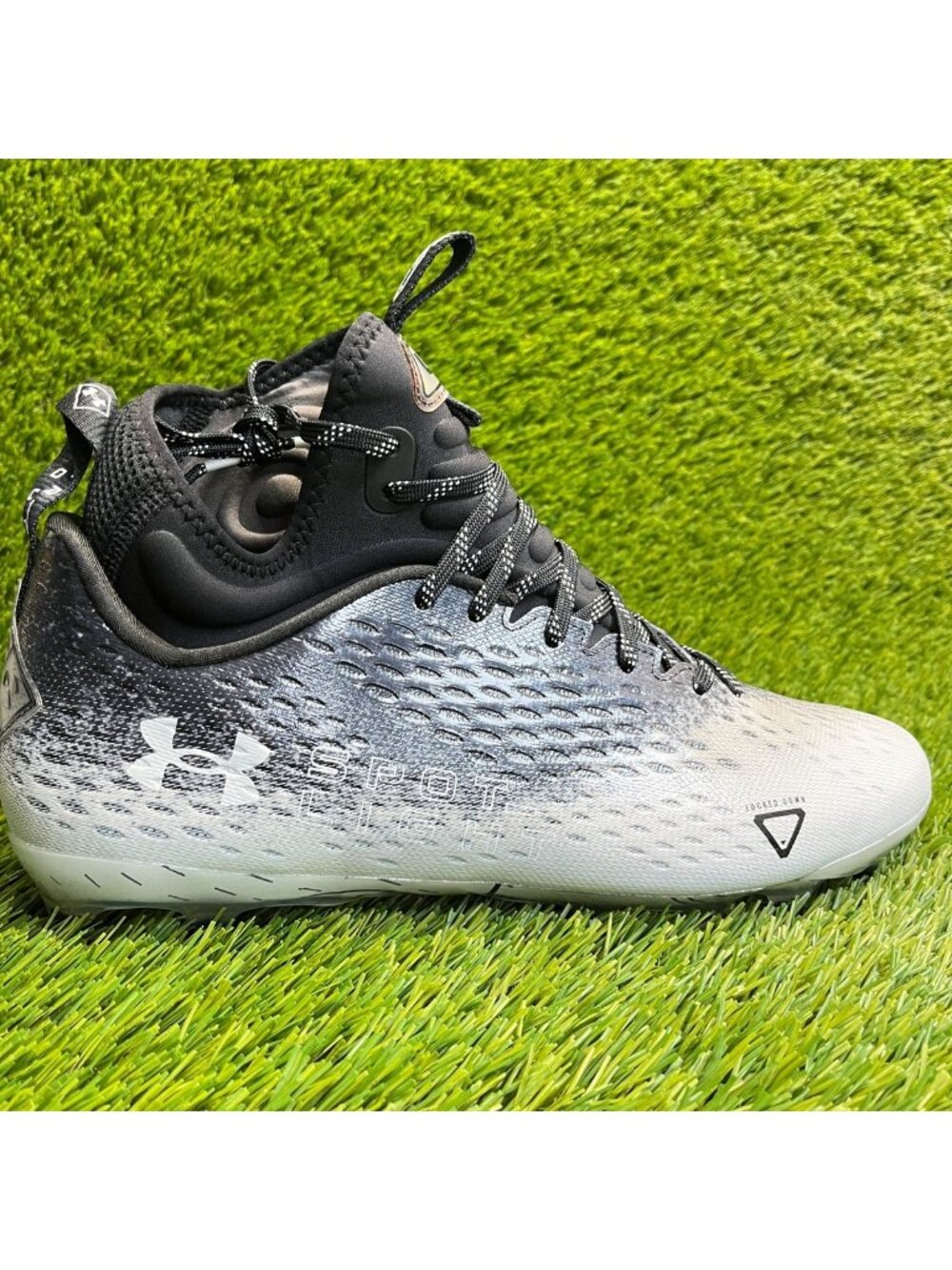Under Armour Spotlight Lux MC 2.0 Mens Size 11.5 Black White Football Cleats
